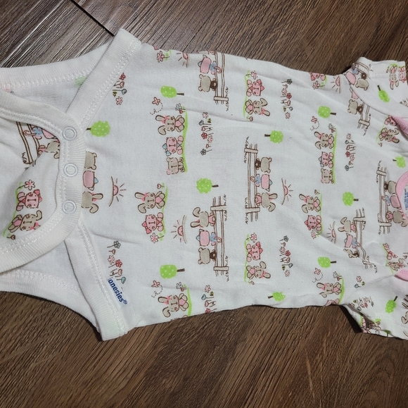 Set of 3 Gerber onesies - Picture 3 of 4